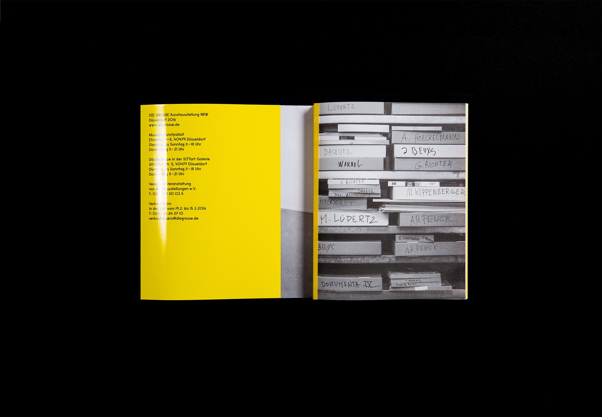 Kunstkatalog mit aufklappbarem Cover / Art catalog with fold-out cover