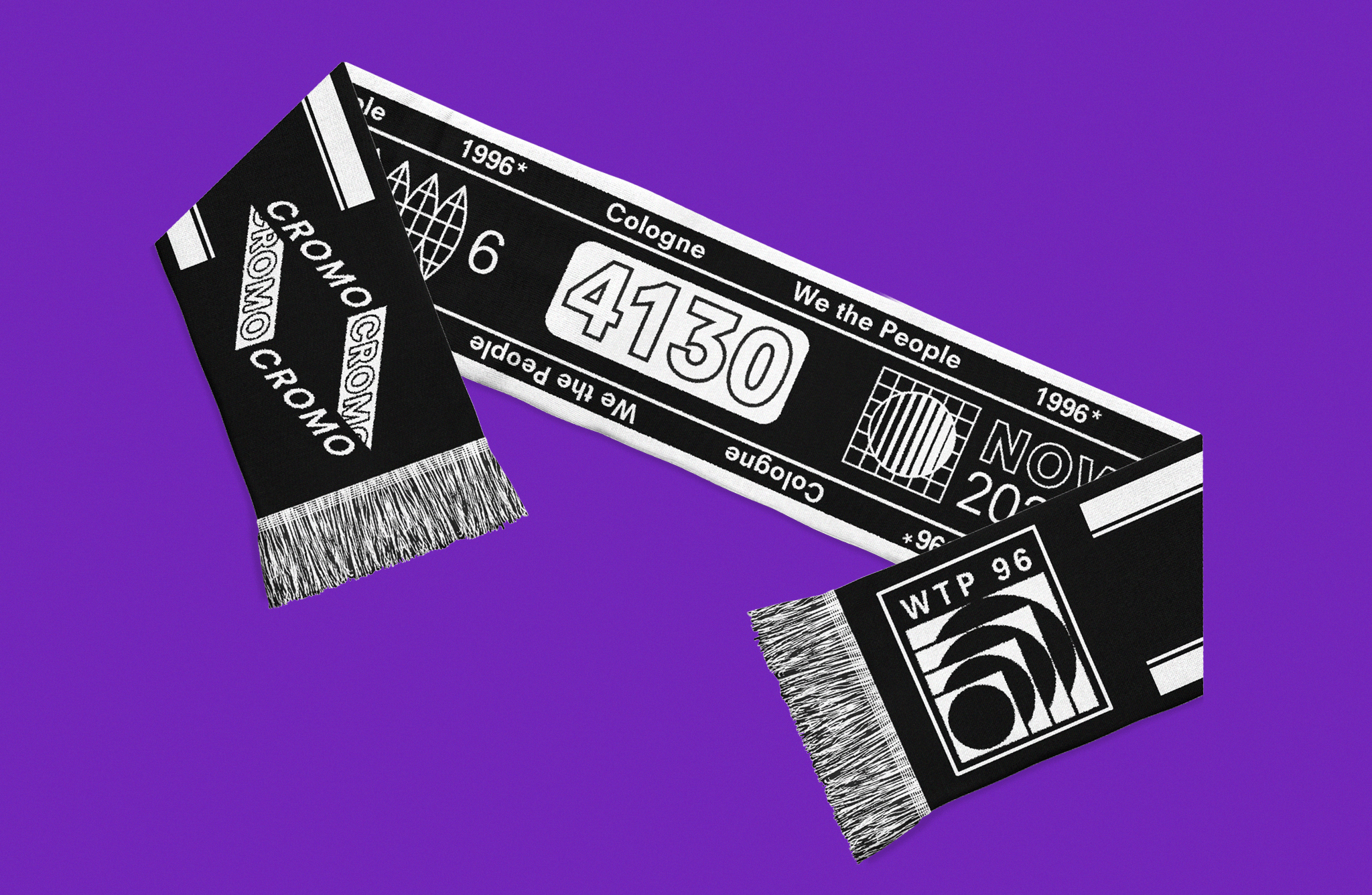 Schwarzer Schal mit weißter Grafik auf lila Grund / Black scarf with white graphic on purple background