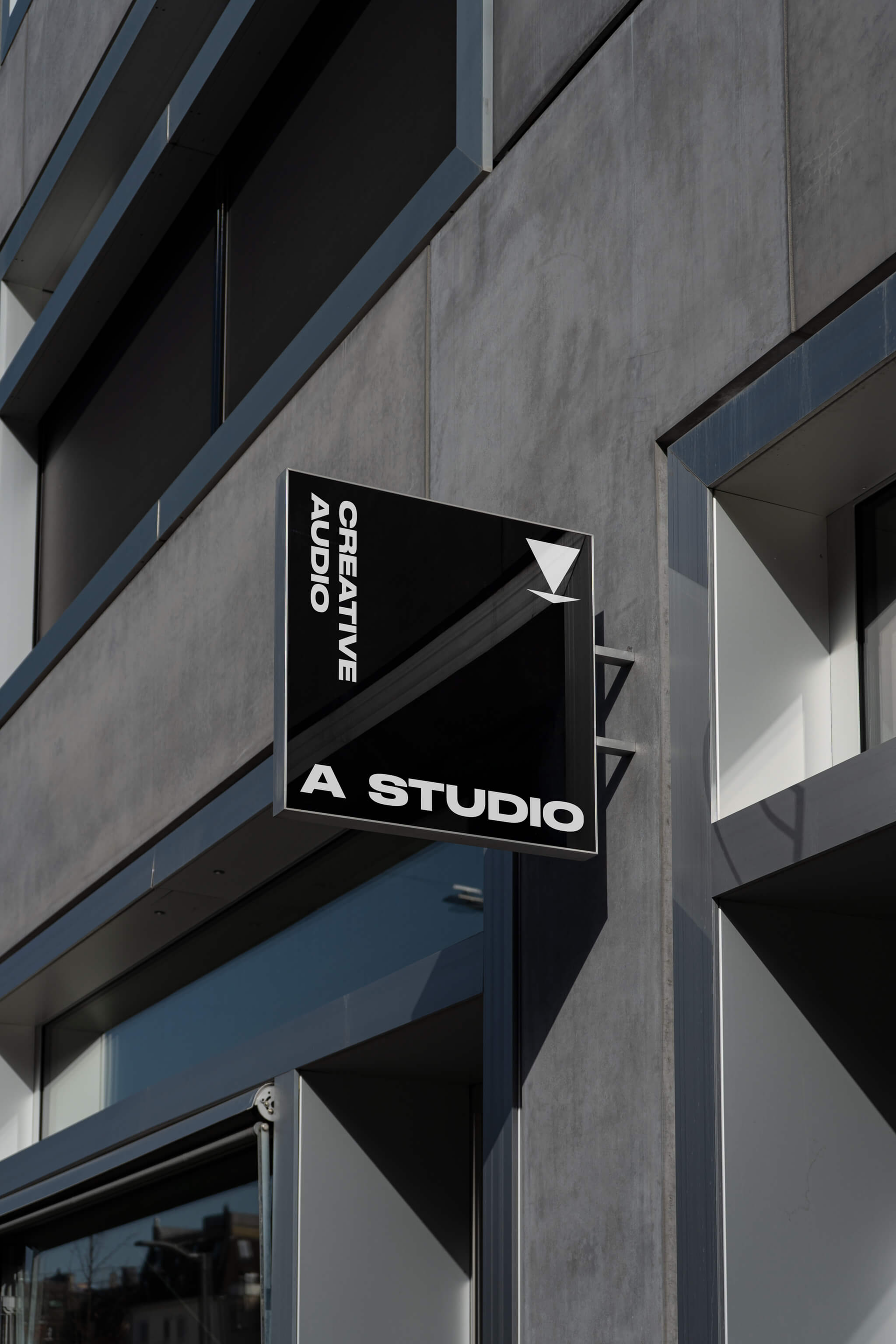 Studioschild an Außenfassade / Studio sign on exterior facade